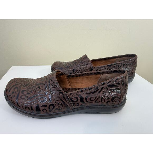 BOC Born Concept Brown Embossed Leather Clog Shoes Size 7.5M Slip-On Comfort - Picture 3 of 6